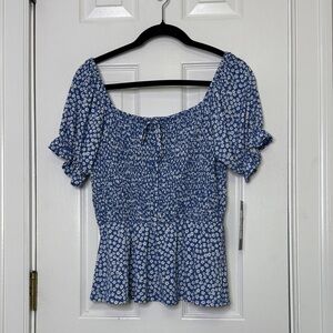 Gilli NWT Blue Floral Smocked Peplum Puff Sleeve Top Size Small 🌸